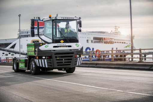 Terberg Spezialfahrzeuge auf der IAA: Elektrifizierte Terminal- und RoRo-Zugmaschinen im Fokus