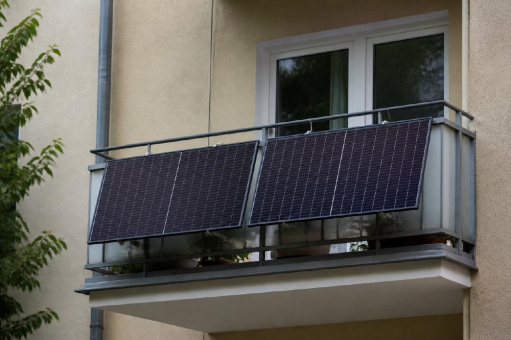 Balkonkraftwerk erreicht die Millionenmarke deutlich: Über 1,3 Millionen Steckersolargeräte sind im Marktstammdatenregister als in Betrieb erfasst