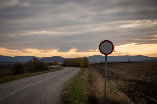 Geschwindigkeit bleibt die häufigste Ursache tödlicher Verkehrsunfälle: 812 der 2.832 Verkehrstoten des Jahres 2025 verunglückten bei Tempounfällen