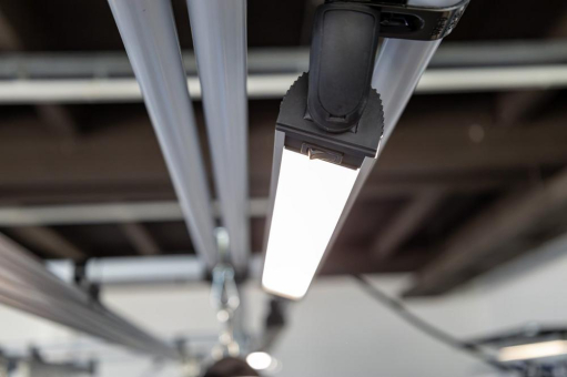 Arbeitsplatzbeleuchtung in der Lean Production: Mit LED-Technik Ergonomie und Qualität verbessern