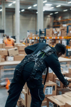 Entlastung in Logistik, Lager und Transport: Wie Arbeitgeber körperlich anspruchsvolle Arbeit zukunftsfähig gestalten