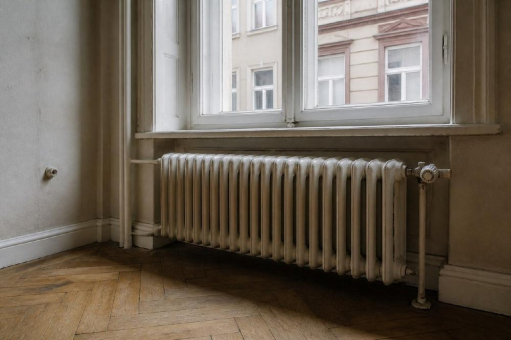 Wärmeübergabe entscheidet über den Heizungstausch: Fraunhofer ISE erprobt Propan-Wärmepumpen für Mehrfamilienhäuser mit 23 bis 93 Kilowatt Heizlast