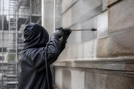Gebäudereinigung vor der Tarifrunde: Gewerkschaft fordert über 13 Prozent für die unterste Lohngruppe, Betriebe melden Auftragsflaute