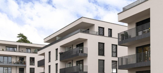 Referenzprojekt Oerlinghausen: M⁠o⁠d⁠e⁠r⁠n⁠e⁠r Geschosswohnungsbau vollendet mit dem S⁠t⁠a⁠b⁠g⁠e⁠l⁠ä⁠n⁠d⁠e⁠r⁠s⁠y⁠s⁠t⁠e⁠m LAMINA