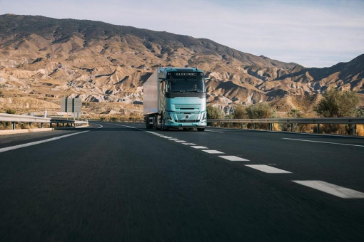 Volvo Trucks startet Serienproduktion von Elektro-Lkw mit bis zu 700 Kilometern Reichweite