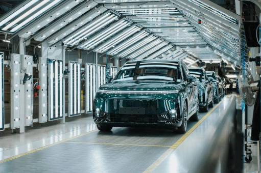 XPENG G9L: Erste Fertigungserprobung bei Magna in Graz erfolgreich abgeschlossen